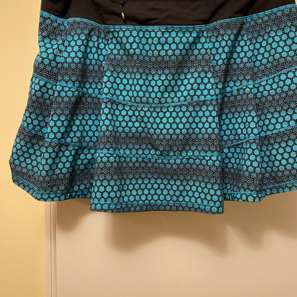 Lululemon Pacesetter Skirt, size 8 tall - Picture 3 of 6